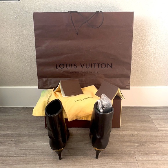 LouisVuitton booties, 3 inch heel with gold LV logo - Picture 3 of 11
